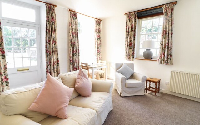 Flat 1, Camelford