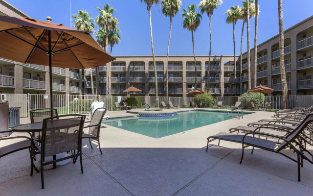 Best Western Plus Scottsdale Thunderbird Suites