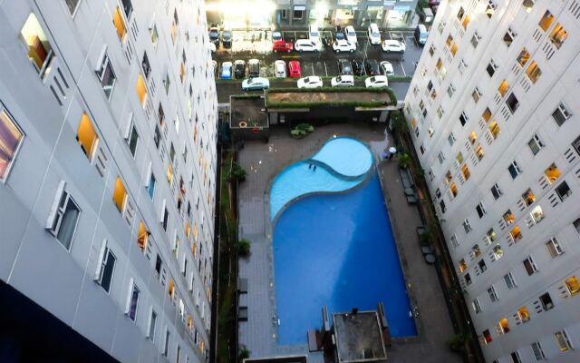 Pool View Green Pramuka Apartment