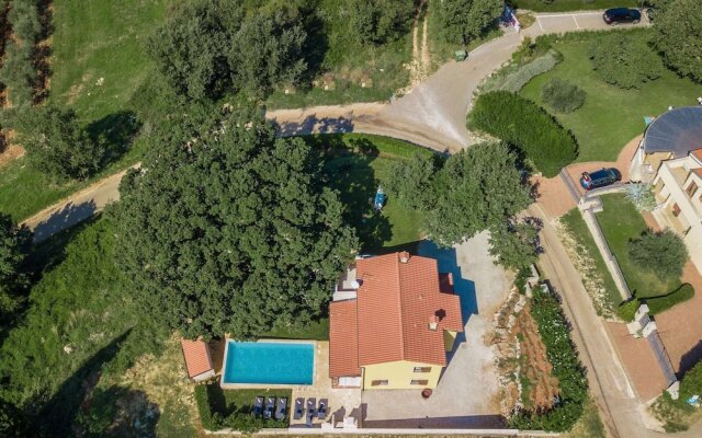 Adorable Holiday Home With Private Swimming Pool & Terrace