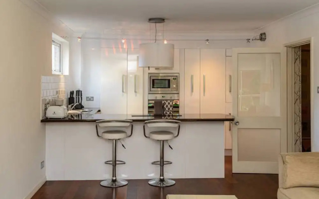 Corrin - Chic 1 Bedroom Apartment