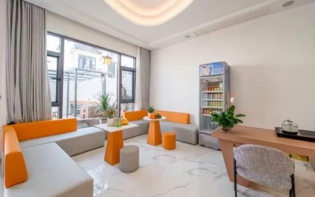 Yuepeng Joy House Inn  (Wuyuan high-speed railway station)