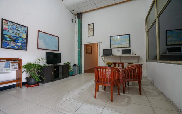 OYO 1216 Hotel Sejati