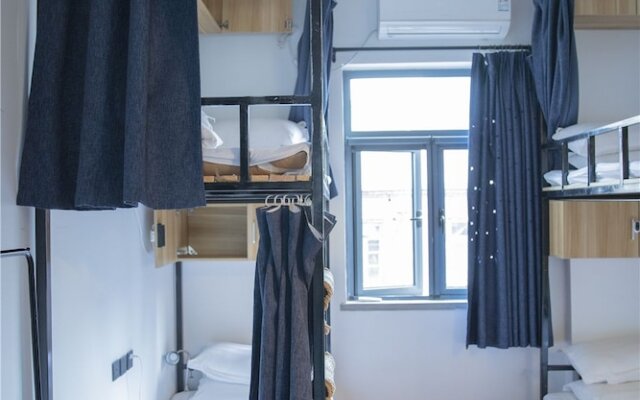 Zeako Youth Hostel