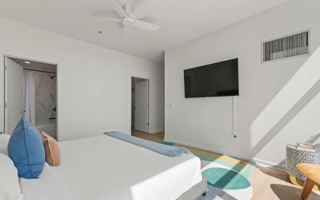 West Loop Group Retreat 2 Penthouses Balconies