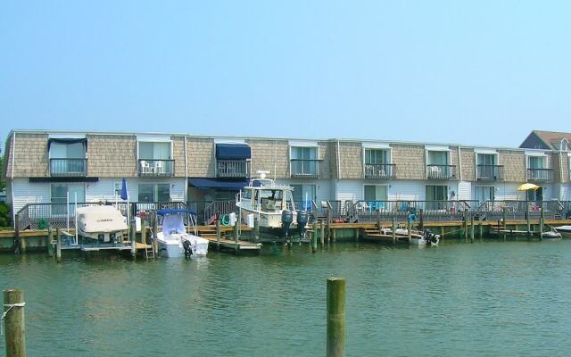 Gullway 2834 3 Br townhouse by RedAwning