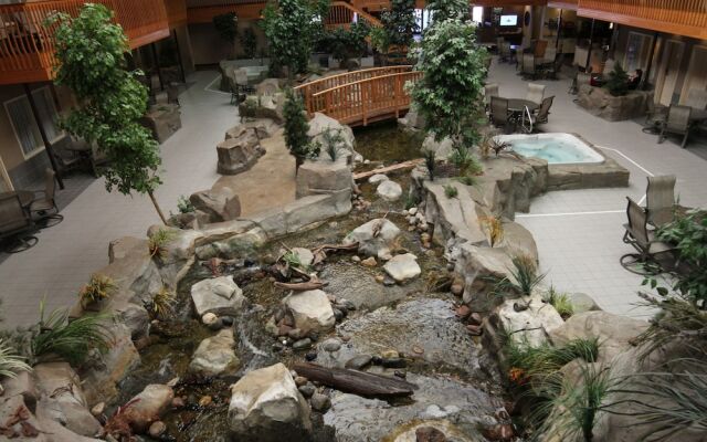 C'mon Inn Hotel & Suites