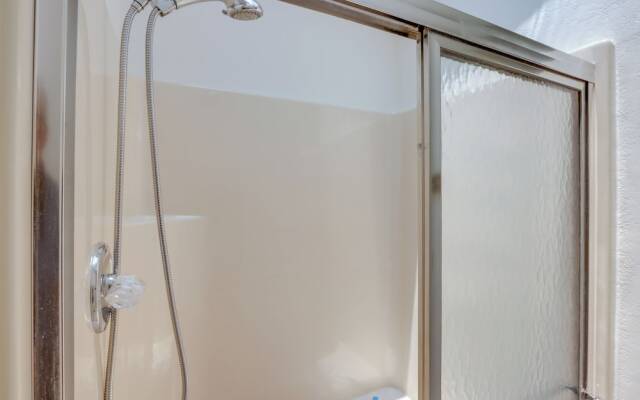 Spacious Decks & Dock: Margaritaville Home!