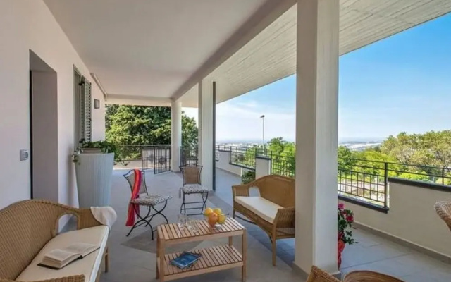 Spacious Villa With Pool