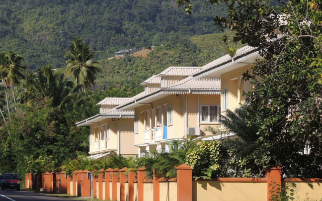 Reef Holiday Apartments
