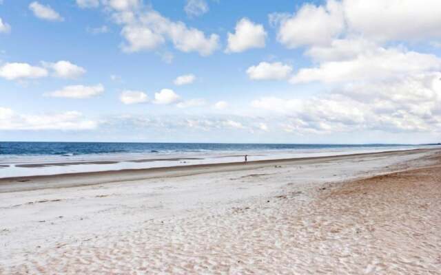 C114-amelia-surf-and-racquet