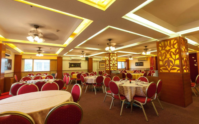 OYO 597 Winner Hotel