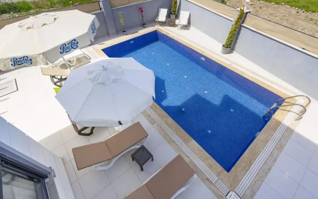 Villa With Jacuzzi Private Pool Garden in Serik