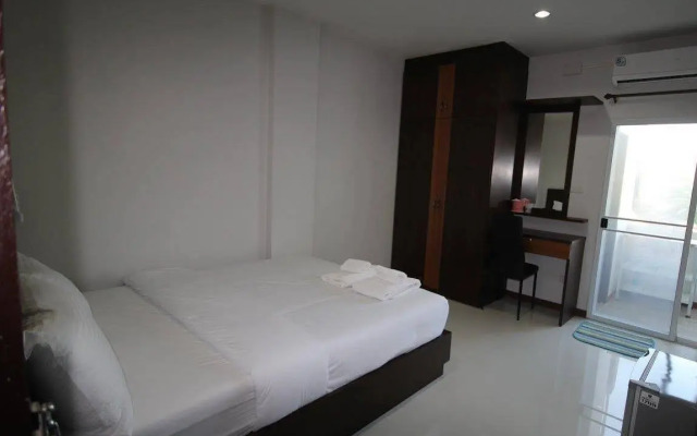 Siriwat Apartment