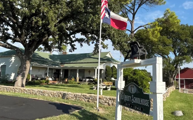 The Old Liberty Schoolhouse B&B