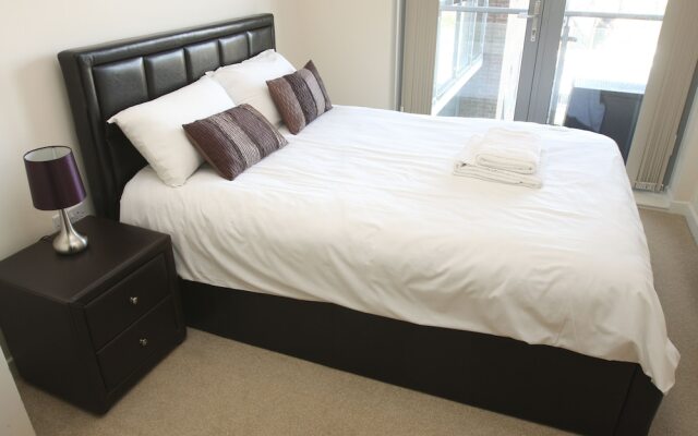 2 Bed Modern Apartment-Wilmington Close