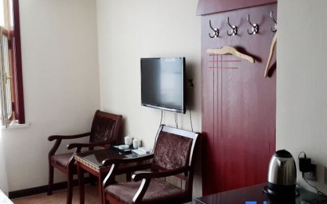 Xining Julong Business Hotel (Xining Railway Station Provincial Hospital)