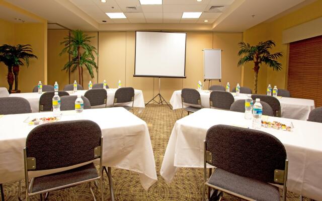 Holiday Inn Express & Suites Chaffee-Jacksonville West by IHG