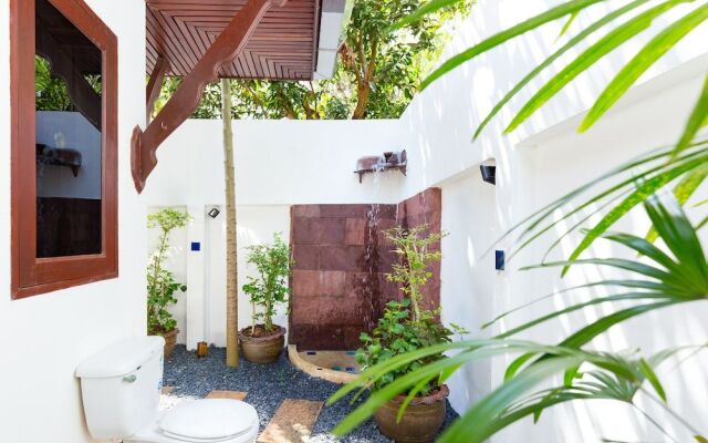 Blissful Jacuzzi Living at Villa Nikkie2