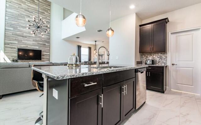 5 Bedroom Resort Villa with Game Room & Pool