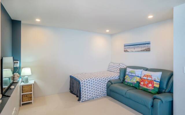 Beach Shack, Newly Renovated, Sea Views