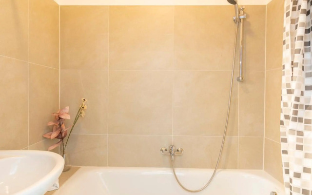 Generous Apartment next to the Mariahilferstraße