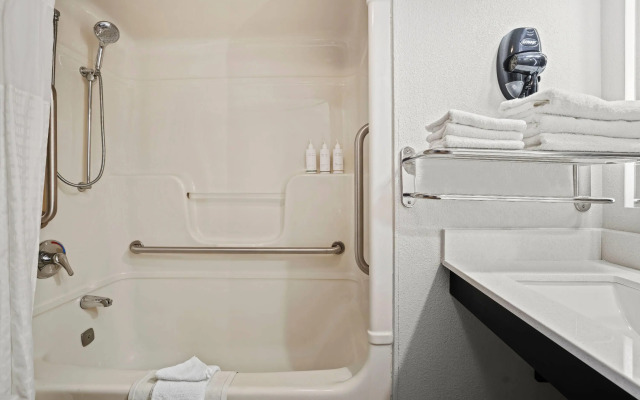 Days Inn by Wyndham Utica