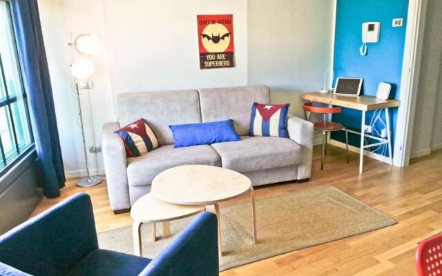 Modern & Bright Flat - 2 Min From the Sea