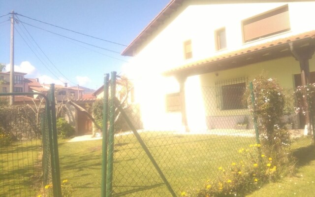 House with 2 Bedrooms in Póo, with Wonderful Mountain View And Enclosed Garden - 1 Km From the Beach