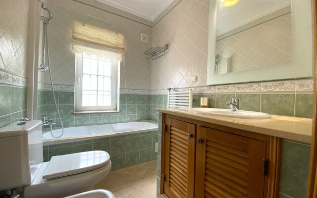 Pêra Amazing Villa With Pool by Homing