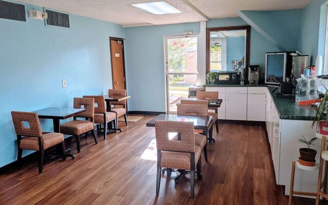 Travelodge by Wyndham Forsyth