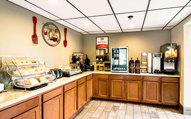 Econo Lodge Watertown