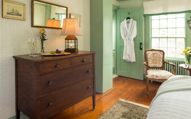 Waldo Emerson Inn