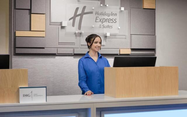 Holiday Inn Express & Suites Greenville - Downtown, an IHG Hotel