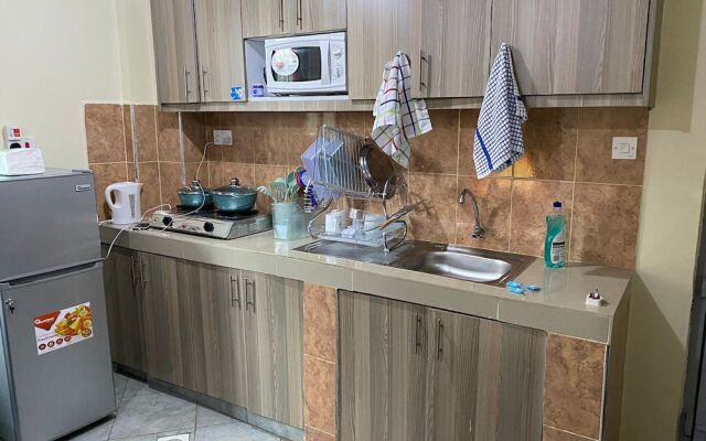 Lux Suites The Almond Apartments Ruaka