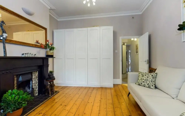 The Clapham Apartment With Private Patio