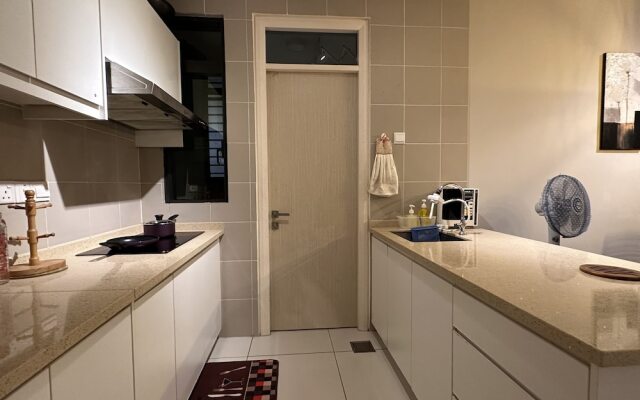 Premium Retreat Suite Icon City