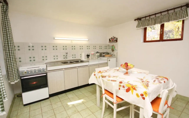 Apartments by the sea Necujam, Solta - 5186