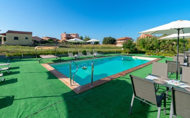 Akis Villa Studios & Apartment with Pool by Hotelius