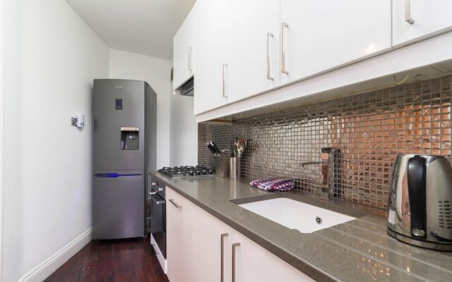 Fantastic 3BD Flat Bethnal Green London Zone 2!