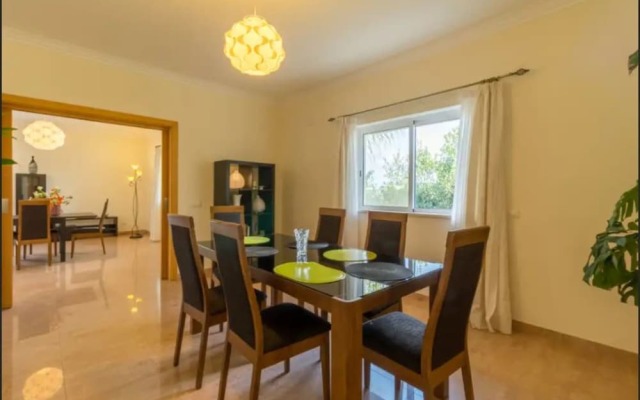 Villa - 5 Bedrooms with Pool - 107747