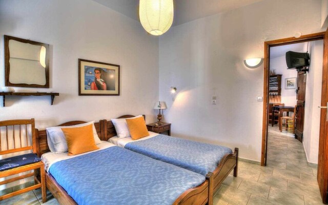 Fivos Studios and Apartments