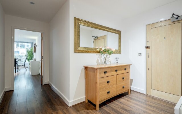 Royal Docks Guesthouse by LUXHABITAT