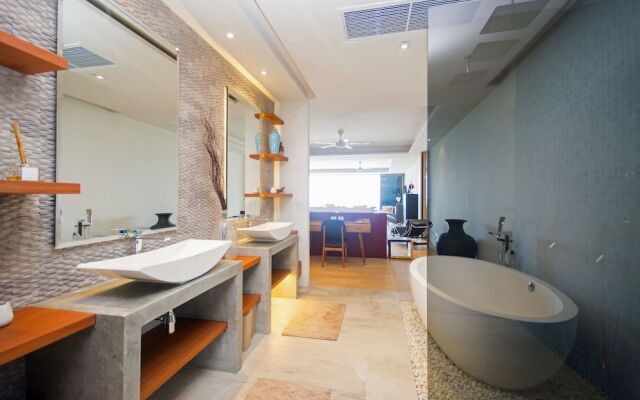 Luxury Hillside Residence at Bangtao
