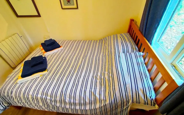 Rebels Retreat - 2-bed Chalet nr St Ives & Hayle