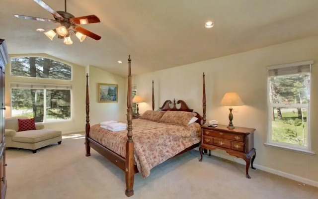 1261 Country Club Drive