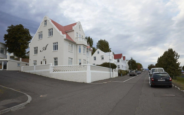 Akurinn Guesthouse