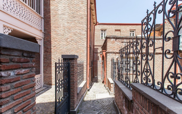 Apartment On Saadi Str Old Tbilisi