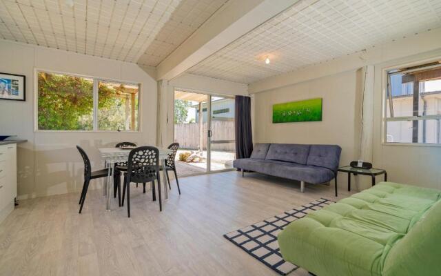 The Black Shack - Cooks Beach Holiday Home