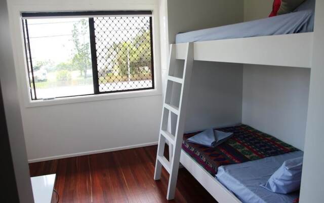 Yeppoon Beachhouse - Hostel